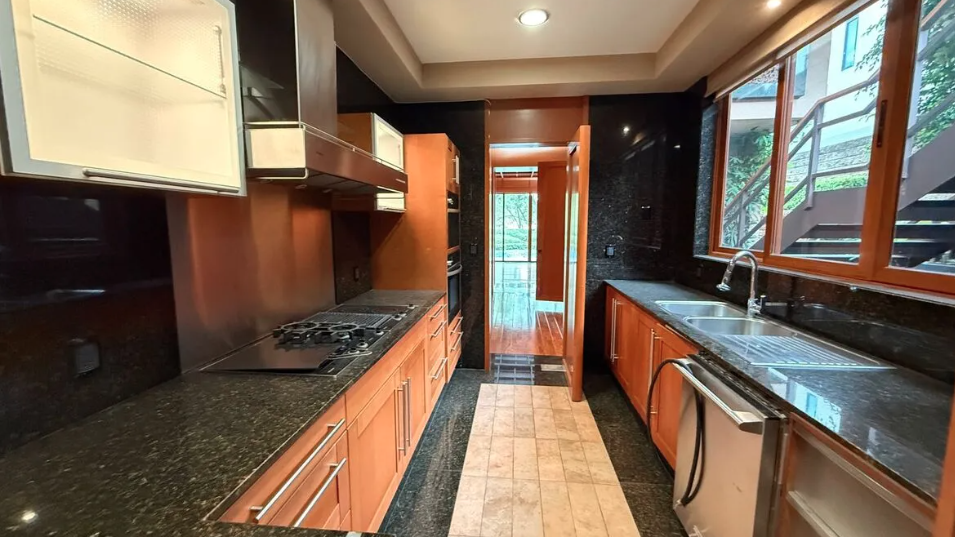 casa en venta en Bosques de las Lomas —  Casa en venta en una calle con un solo acceso y muy tranquila en Bosques de las Lomas. ($28,000,000) — foto 8 de 10