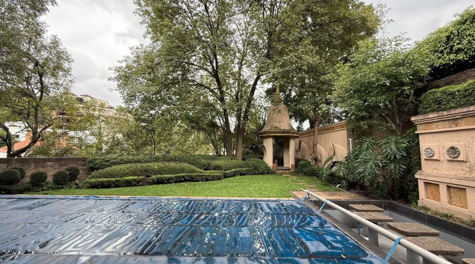 casa en venta en Bosques de las Lomas —  Casa en venta en una calle con un solo acceso y muy tranquila en Bosques de las Lomas. ($28,000,000) — foto 3 de 10
